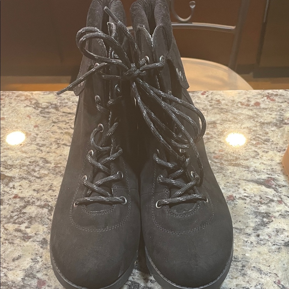 St John’s Bay Memory Foam Women’s Black Lace-Up Suede Ankle Boots Size 10